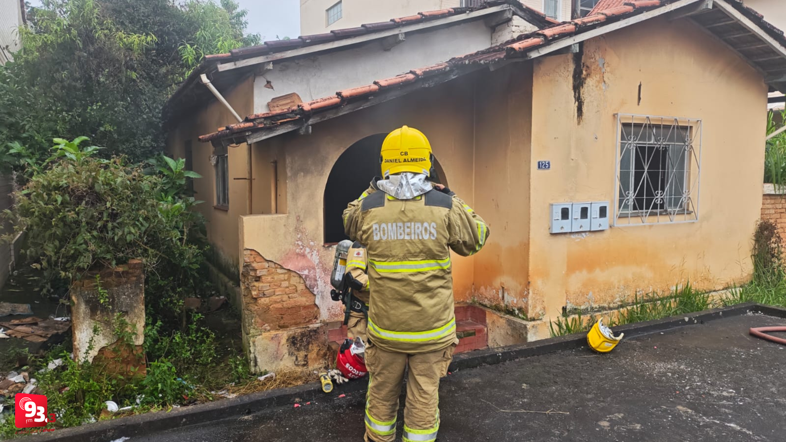 Leia mais sobre o artigo Incêndio atinge residência no bairro São Sebastião, em Barbacena