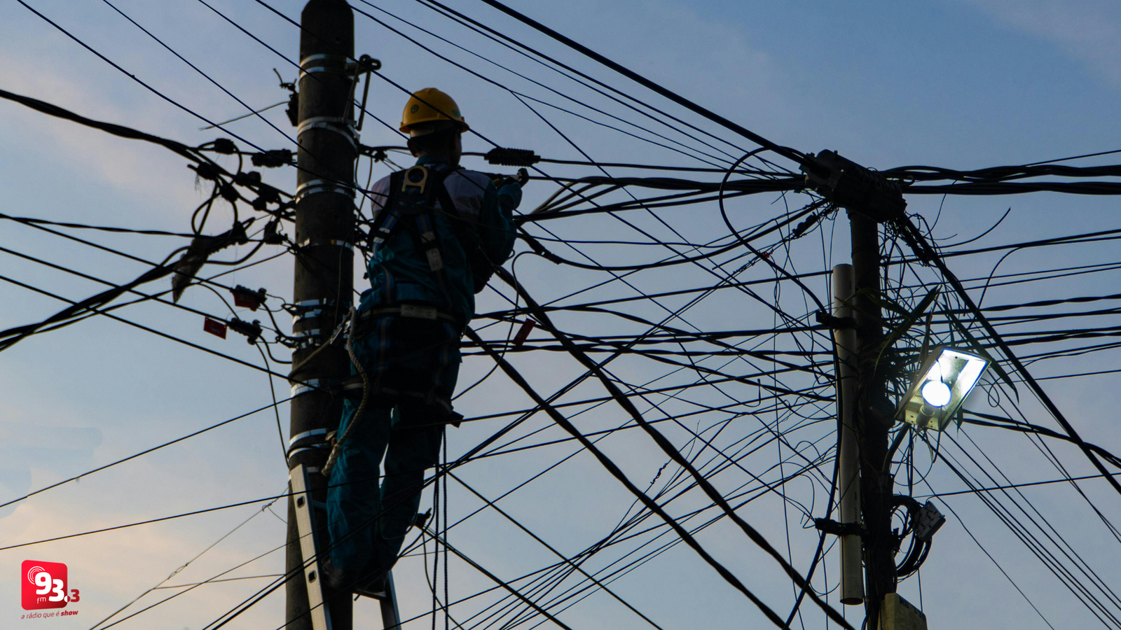 Leia mais sobre o artigo Cemig realiza manutenção na rede elétrica no Vilela e São José, em Barbacena