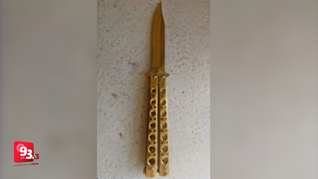 Adolescente é apreendido com arma branca dentro de escola em Barbacena