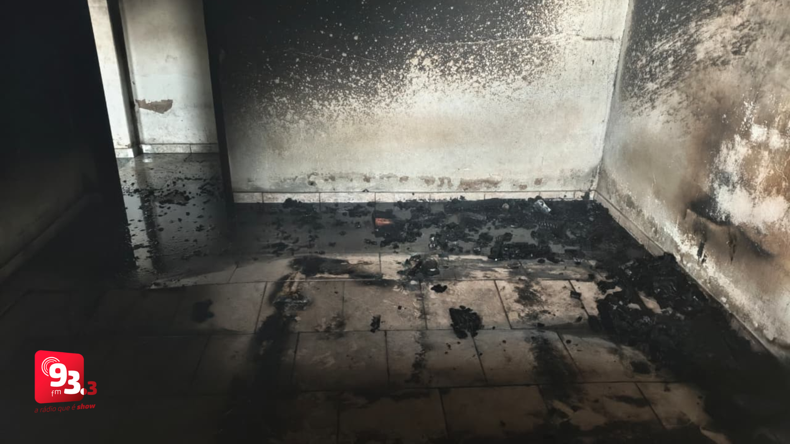 Leia mais sobre o artigo Corpo de Bombeiros combate incêndio em residência abandonada em Barbacena