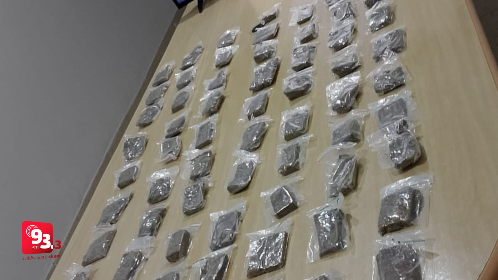 Leia mais sobre o artigo Mulher é flagrada com 67 tabletes de maconha e galão de clorofórmio