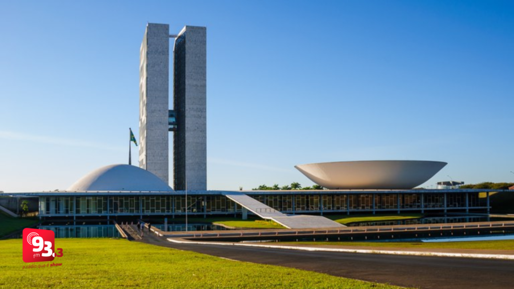 Senado aprova piso de R$ 5.130 para professores e nova regra de reajuste
