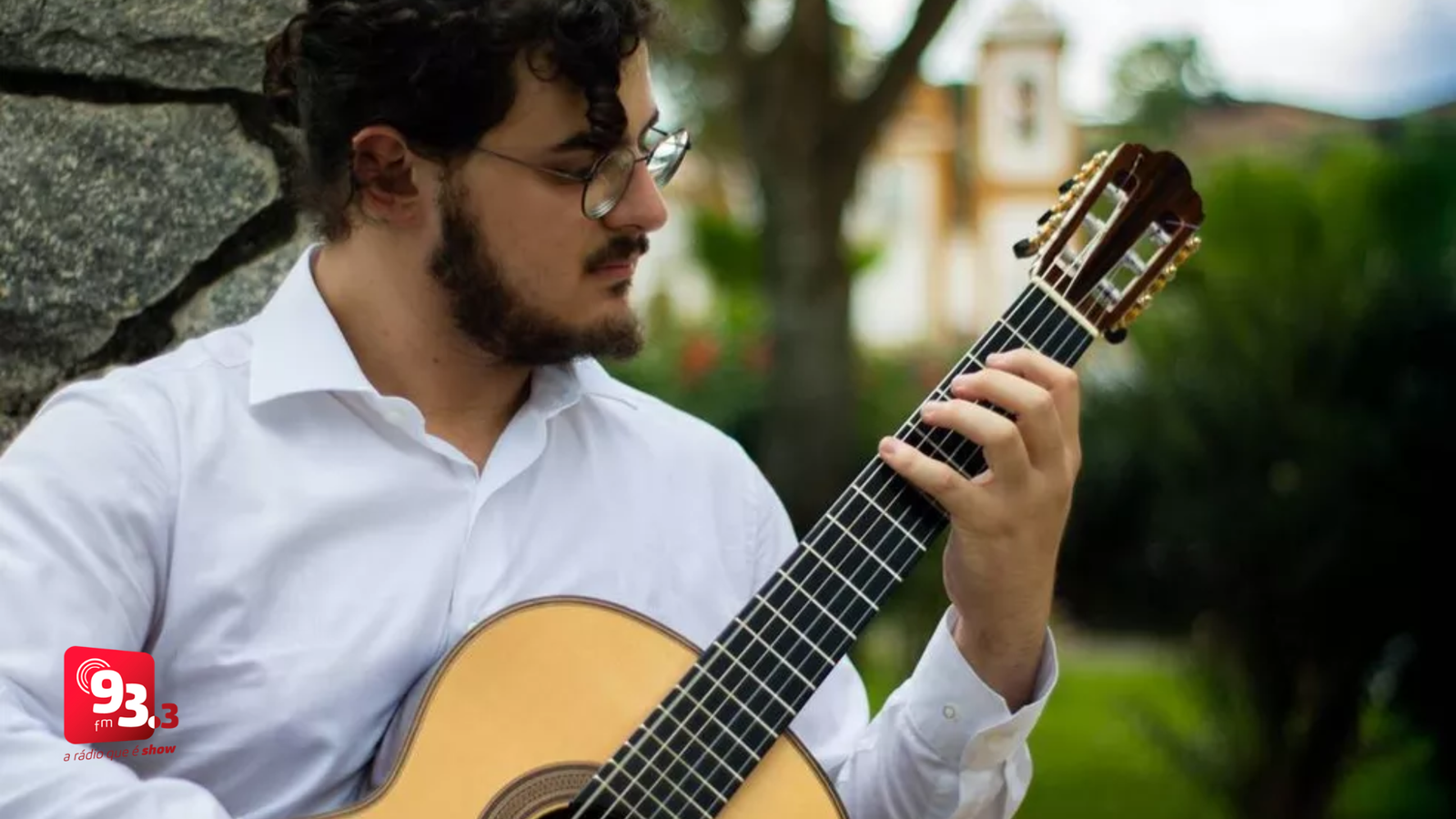 Leia mais sobre o artigo Projeto “Além da Partitura” recebe violonista Octávio Deluchi em Barbacena