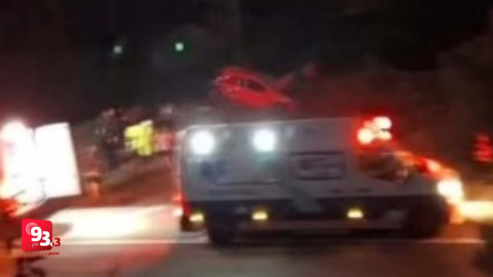 Leia mais sobre o artigo Uma pessoa morre e duas ficam feridas após capotamento na BR-040, em Santos Dumont