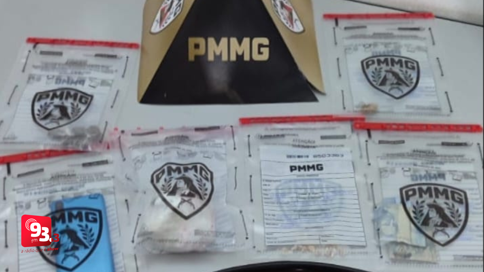 Leia mais sobre o artigo Após desembarcar de ônibus, homem é preso com 400g de cocaína e outras drogas